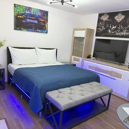 Apartment Iron Cube Praag Buitenkant foto