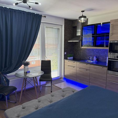 Apartment Iron Cube Praag Buitenkant foto